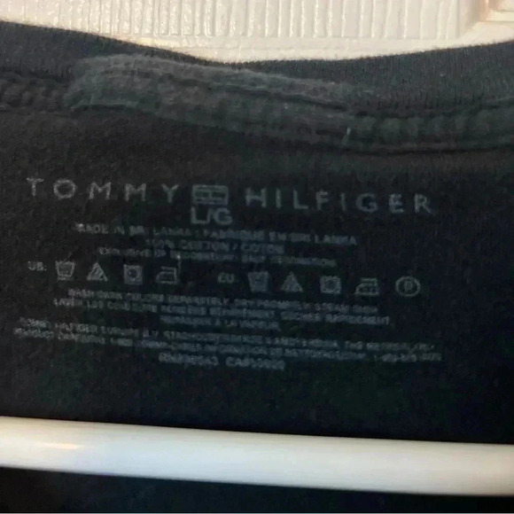 Tommy Hilfiger Men’s Tshirt. Size Large - Picture 2 of 4